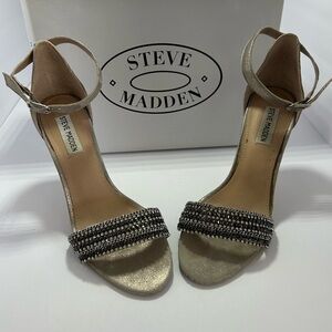 Steve Madden Gold Heeled Shoes with Elegant Design